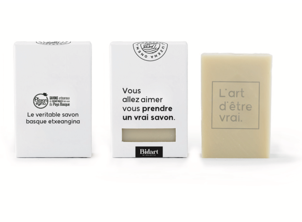 savon basque avec un packaging basé sur l'identité de marque de l'office de tourisme de Bidart